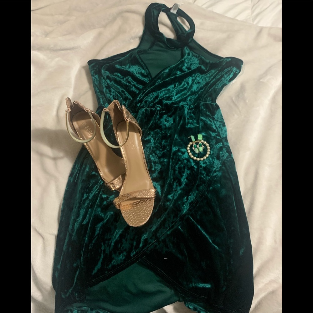 Lilian velvet 3x tulip hemmed, halter dress emerald🔥🥳 NWOT